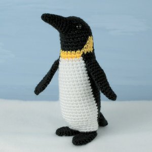 (image for) Emperor Penguin amigurumi crochet pattern