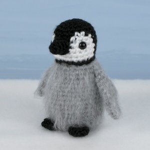 (image for) Baby Emperor Penguin amigurumi crochet pattern