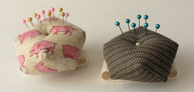 (image for) Offset Square Wrist Pincushion DONATIONWARE sewing tutorial - Click Image to Close