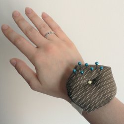 Offset Square Wrist Pincushion DONATIONWARE sewing tutorial
