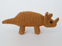 Triceratops - amigurumi dinosaur crochet pattern