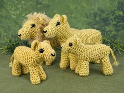 (image for) Lion Family amigurumi crochet patterns (lion, lioness and cub)