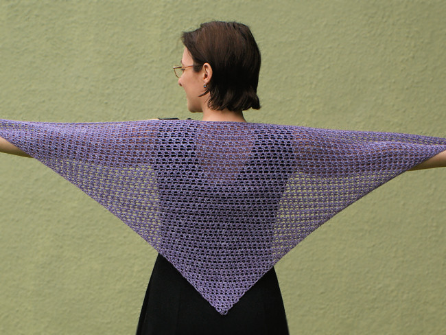 Cozy Mesh Triangular Shawl crochet pattern - Click Image to Close