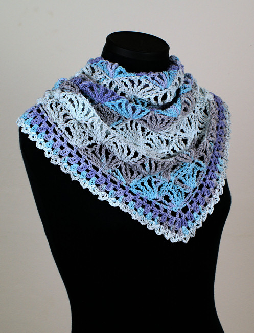 Palm Leaves Triangular Shawl crochet pattern - Click Image to Close