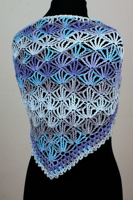 Palm Leaves Triangular Shawl crochet pattern - Click Image to Close