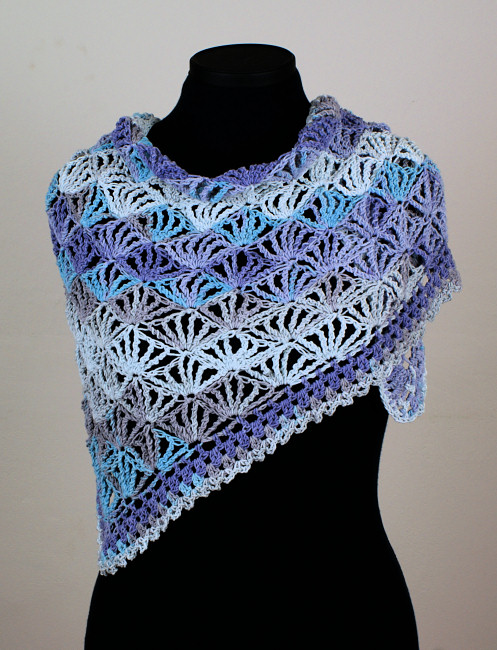 Palm Leaves Triangular Shawl crochet pattern - Click Image to Close