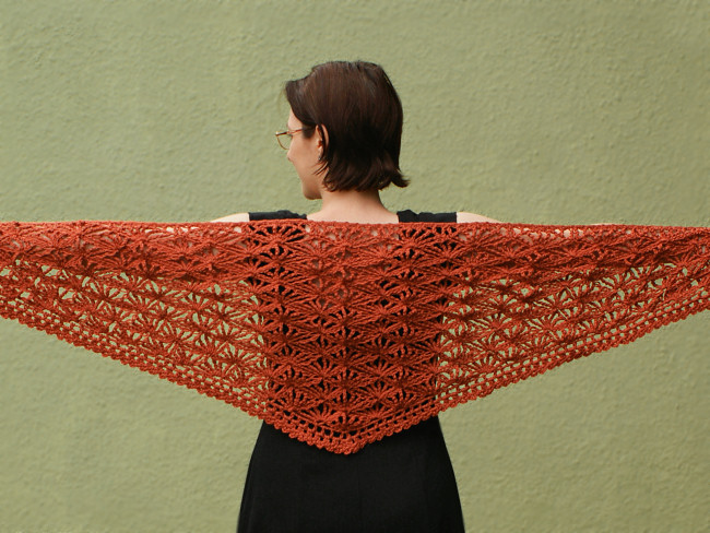 Palm Leaves Triangular Shawl crochet pattern - Click Image to Close