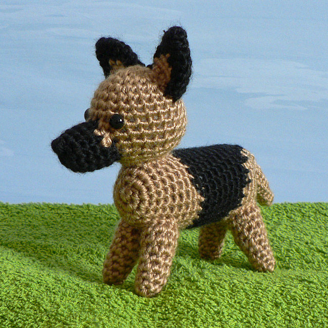 (image for) AmiDogs German Shepherd (Alsatian) amigurumi crochet pattern - Click Image to Close