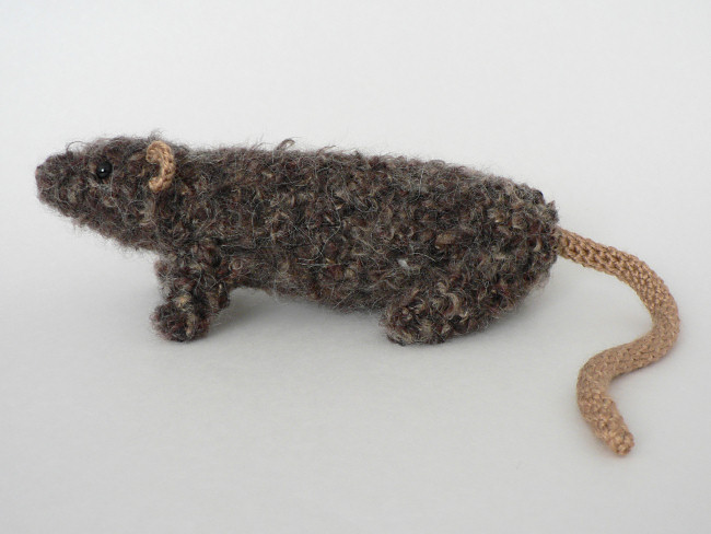 Fuzzy Rat amigurumi crochet pattern - Click Image to Close