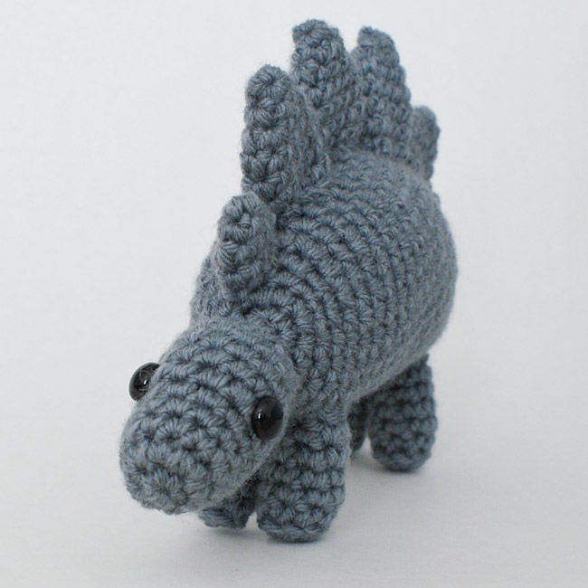 Stegosaurus - amigurumi dinosaur crochet pattern - Click Image to Close