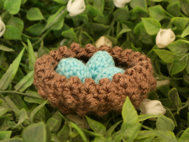 (image for) Tiny Eggs in a Nest DONATIONWARE crochet pattern - Click Image to Close