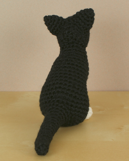 (image for) AmiCats Tuxedo Cat amigurumi crochet pattern - Click Image to Close