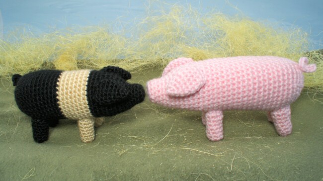 Farmyard Pigs amigurumi crochet pattern - Click Image to Close