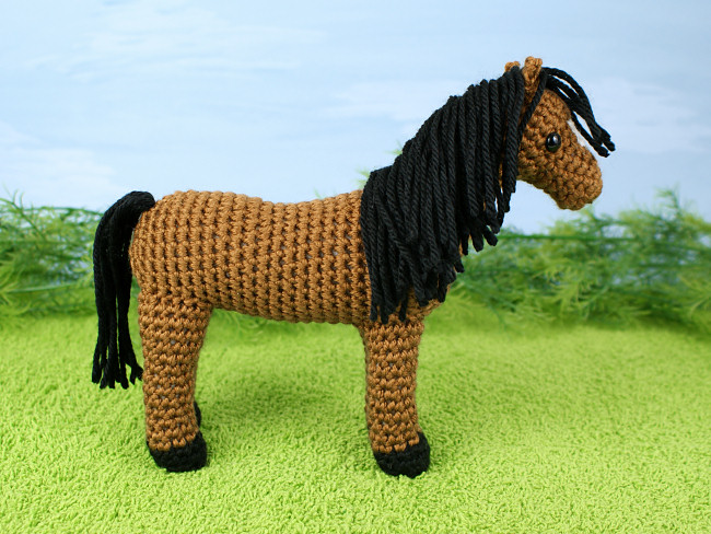 Horse amigurumi crochet pattern - Click Image to Close