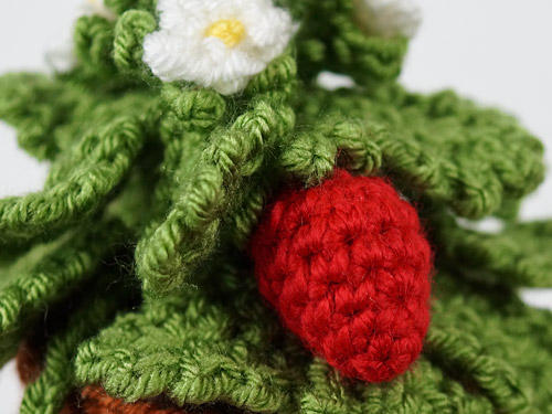 (image for) Strawberry Plant crochet pattern - Click Image to Close