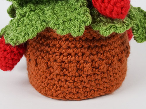 (image for) Strawberry Plant crochet pattern - Click Image to Close