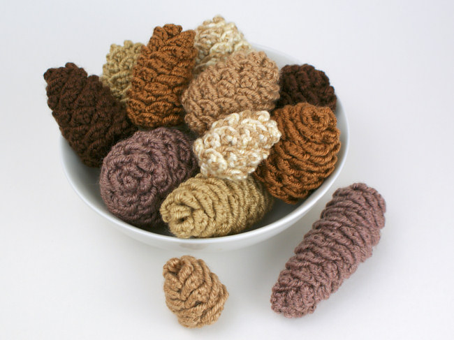 (image for) Pine Cone Collection & Giant Pine Cone - SEVEN crochet patterns - Click Image to Close